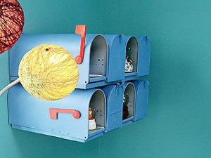 I love mailboxes and I love this little storage idea...