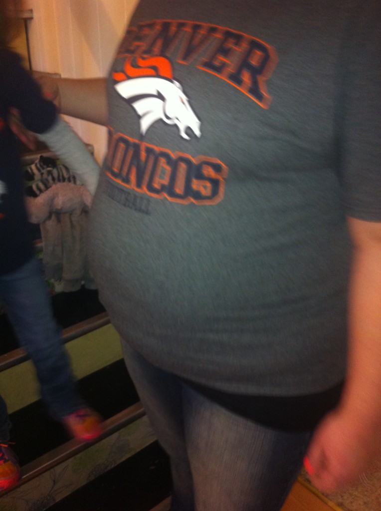 Sayble rooting on the Bronco's, compliments of the husband's stellar photography.  :)